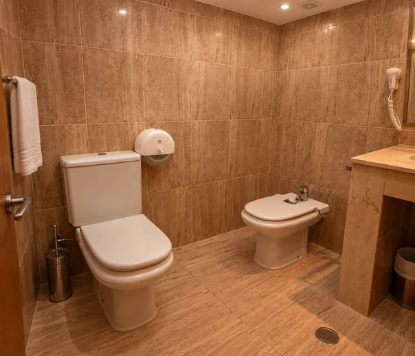 Baño de una habitación de Hotel La Torre