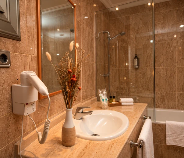 03-lavabo-bano-hotel-la-torre