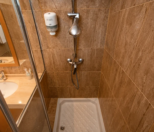 05-ducha-hotel-la-torre